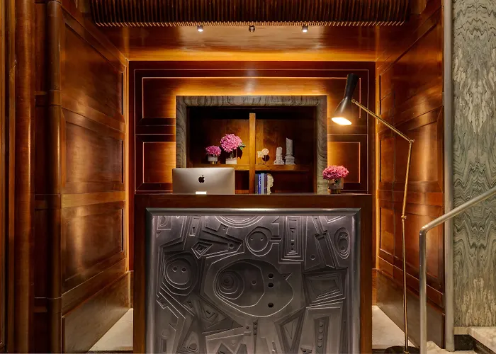 Singer Palace 5*