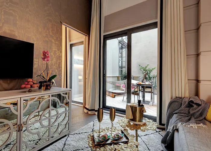 Singer Palace 5*