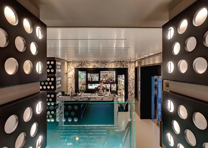 Singer Palace Hotel